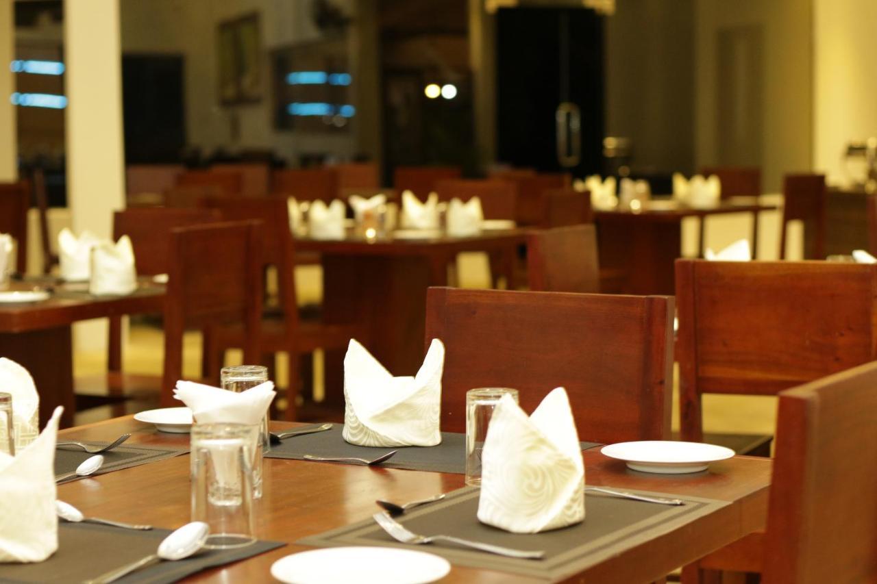 Jade Green Hotel Hambantota Extérieur photo