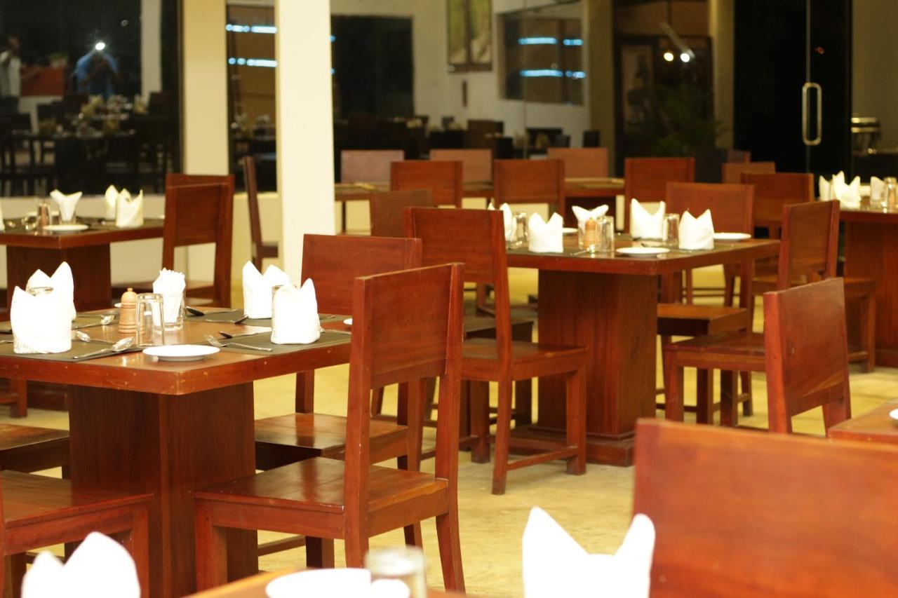 Jade Green Hotel Hambantota Extérieur photo