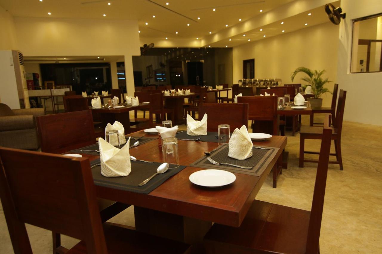 Jade Green Hotel Hambantota Extérieur photo