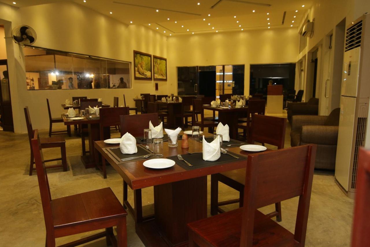 Jade Green Hotel Hambantota Extérieur photo