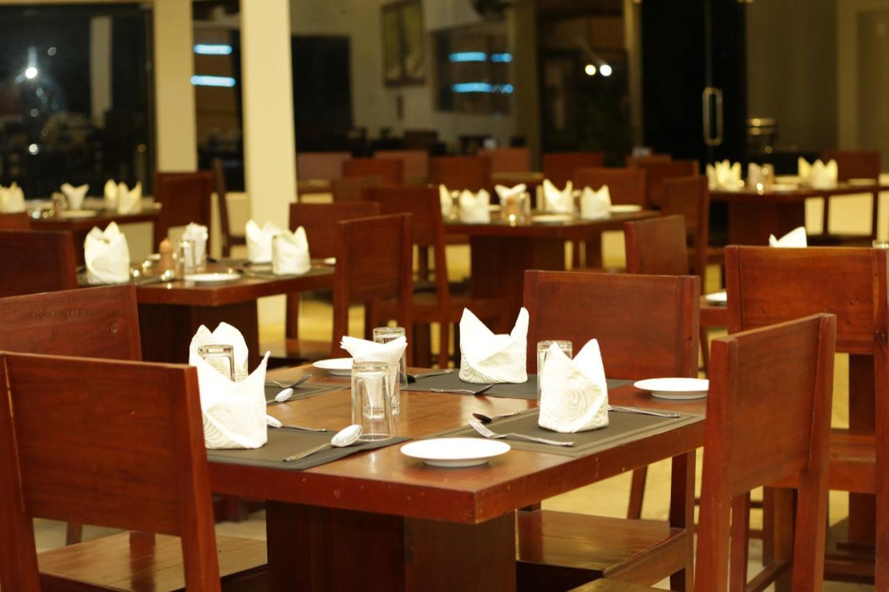 Jade Green Hotel Hambantota Extérieur photo