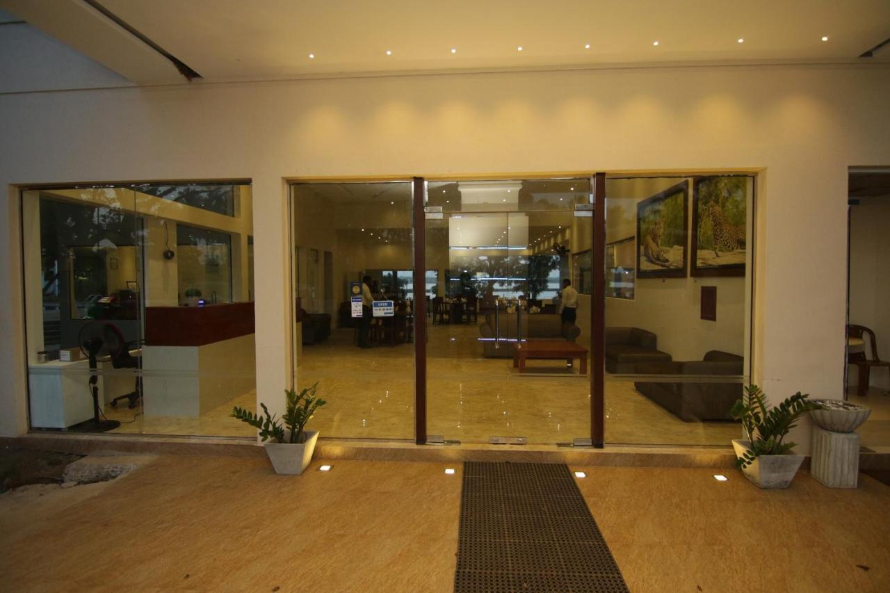 Jade Green Hotel Hambantota Extérieur photo