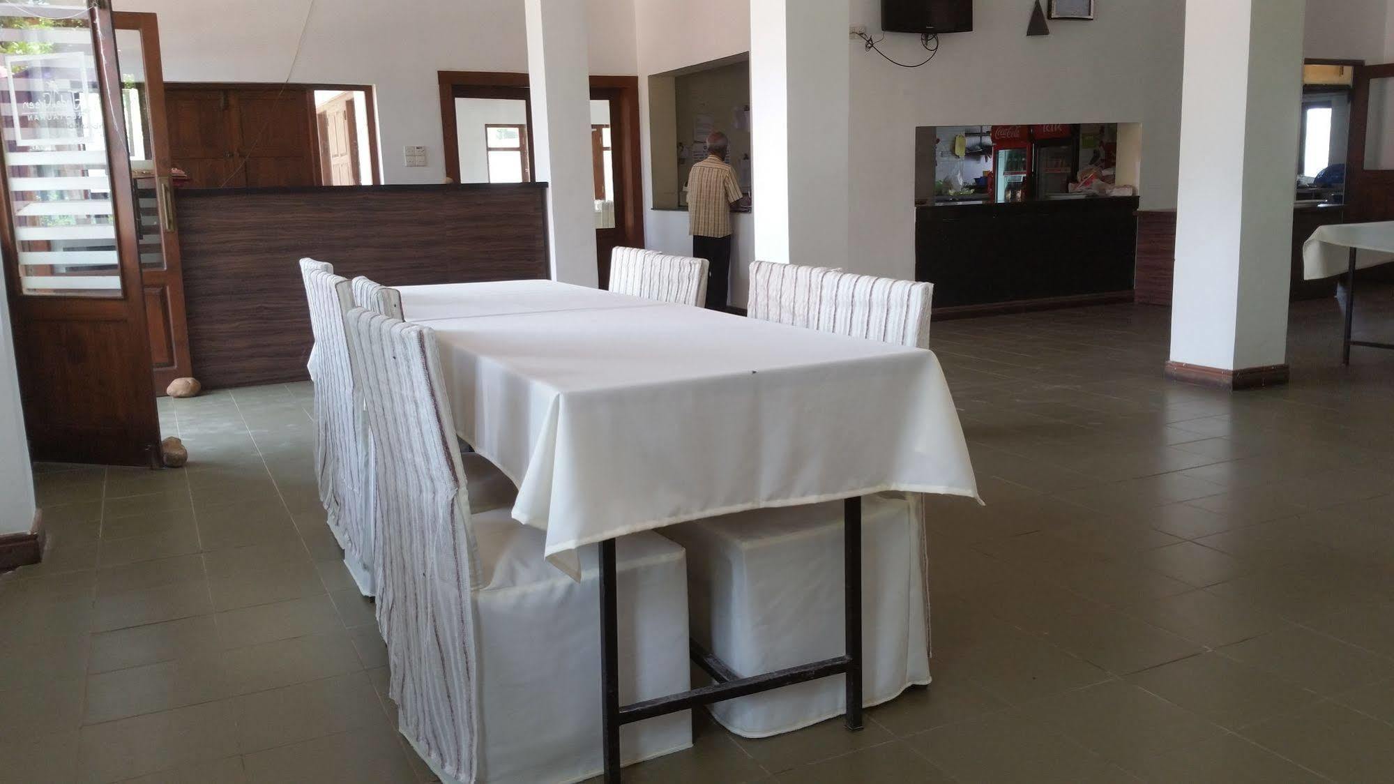 Jade Green Hotel Hambantota Extérieur photo