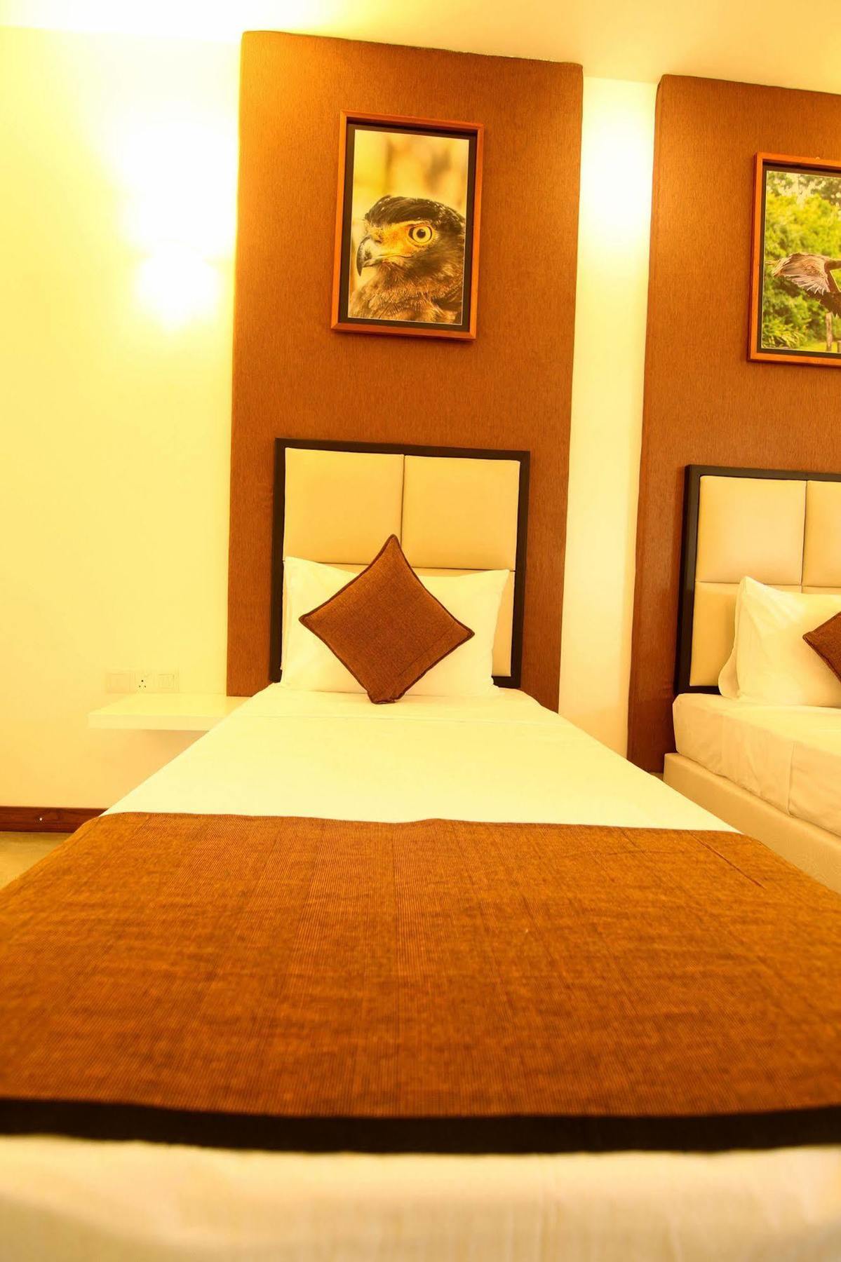 Jade Green Hotel Hambantota Extérieur photo