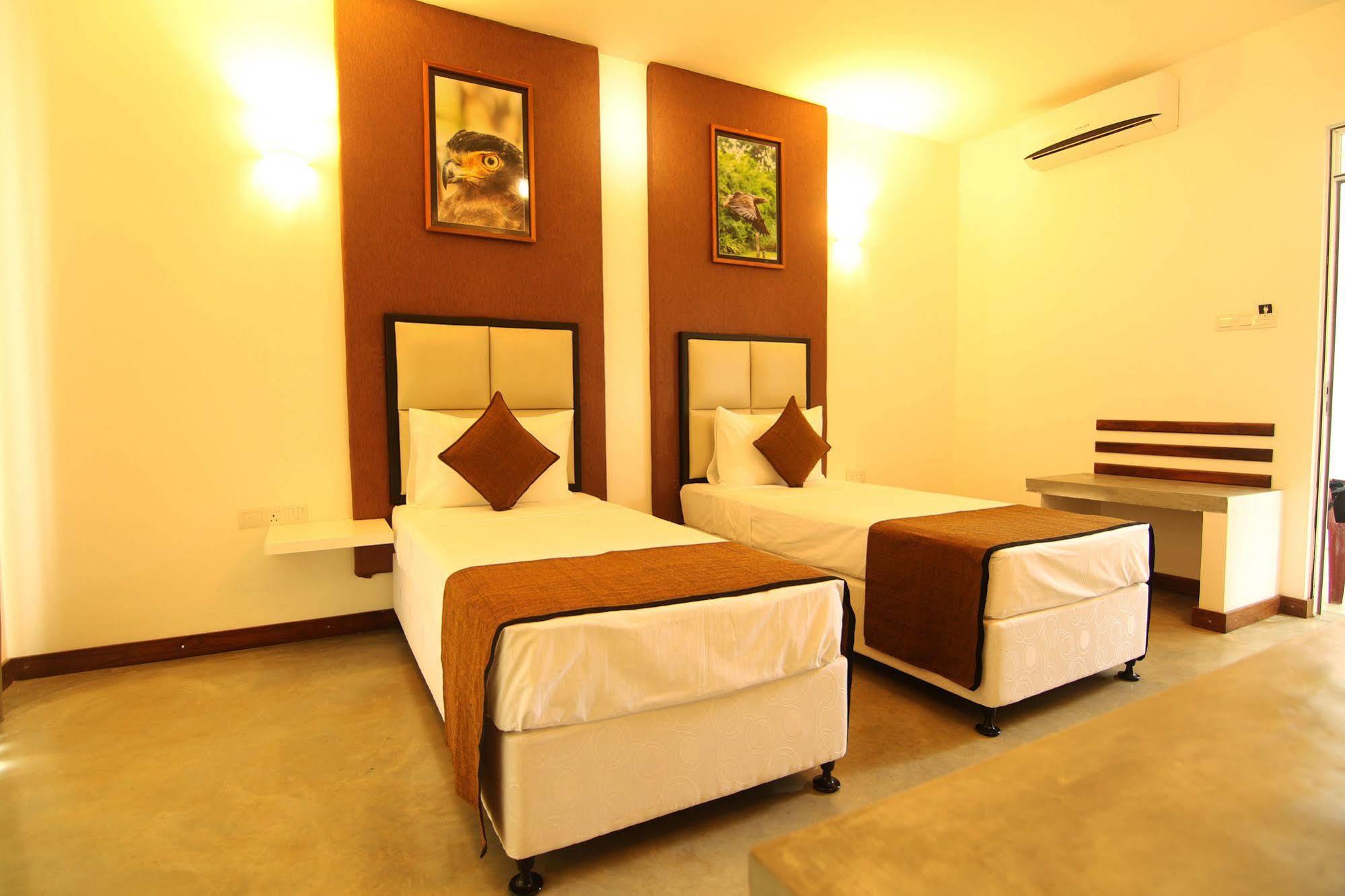 Jade Green Hotel Hambantota Extérieur photo