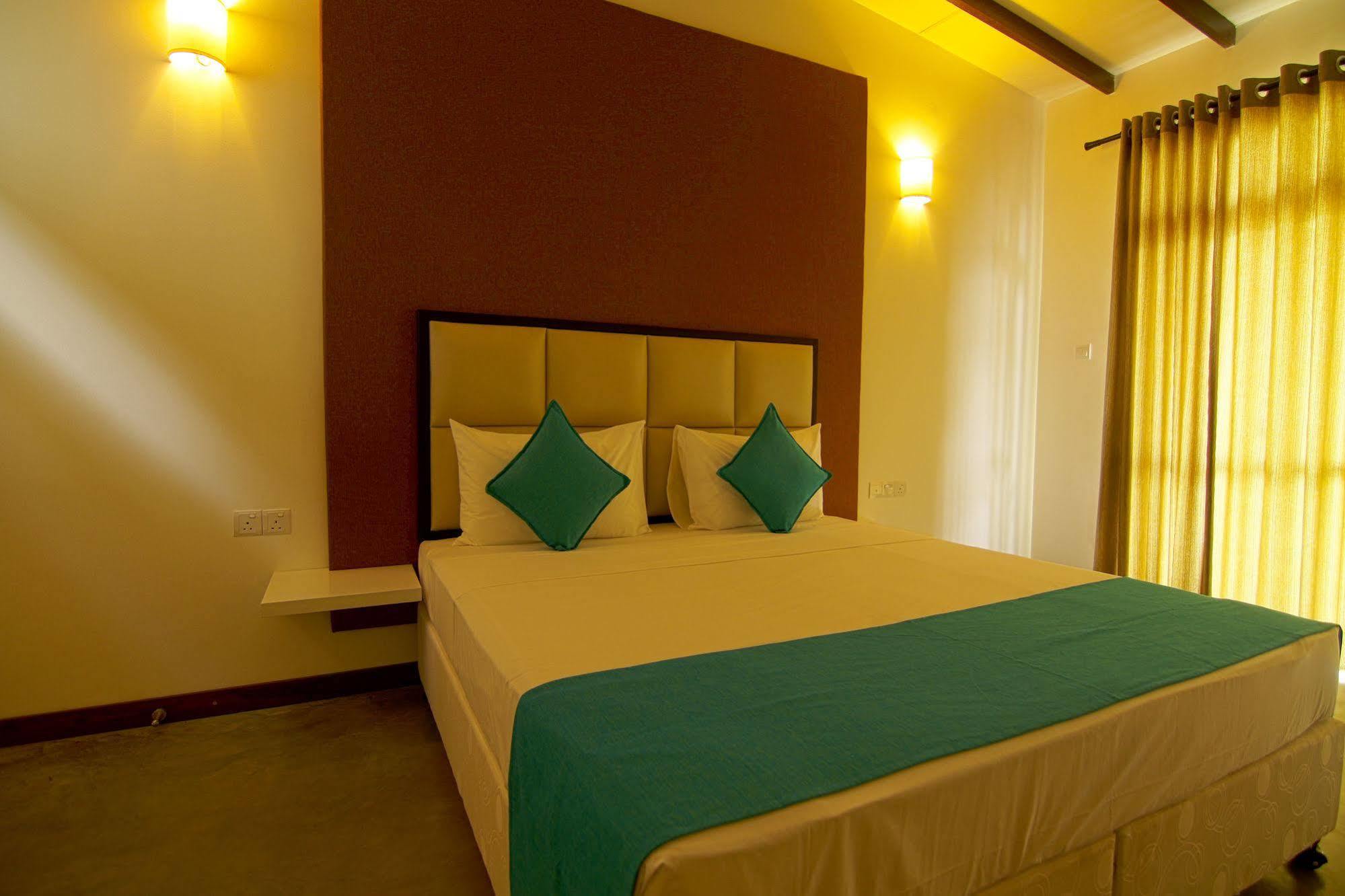 Jade Green Hotel Hambantota Extérieur photo