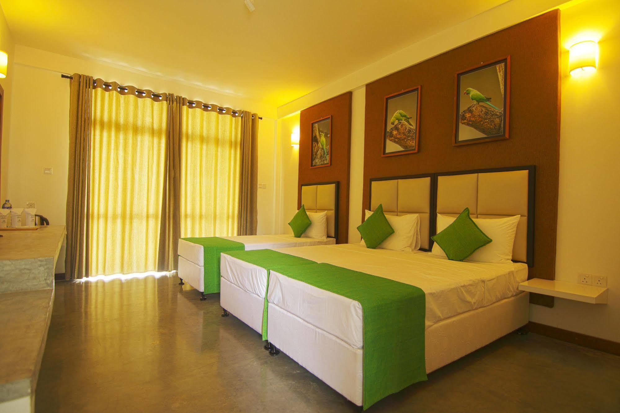 Jade Green Hotel Hambantota Extérieur photo