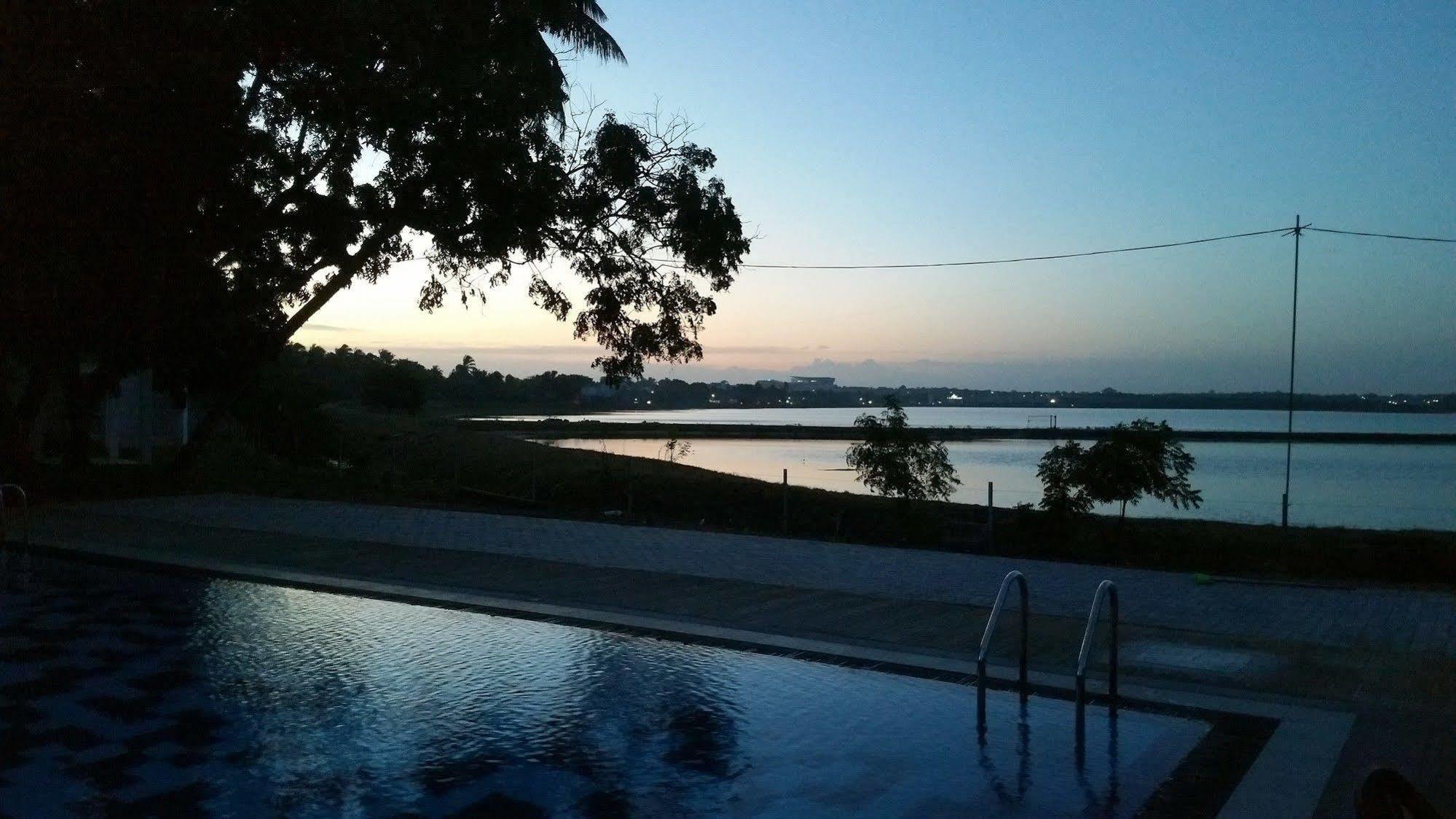 Jade Green Hotel Hambantota Extérieur photo