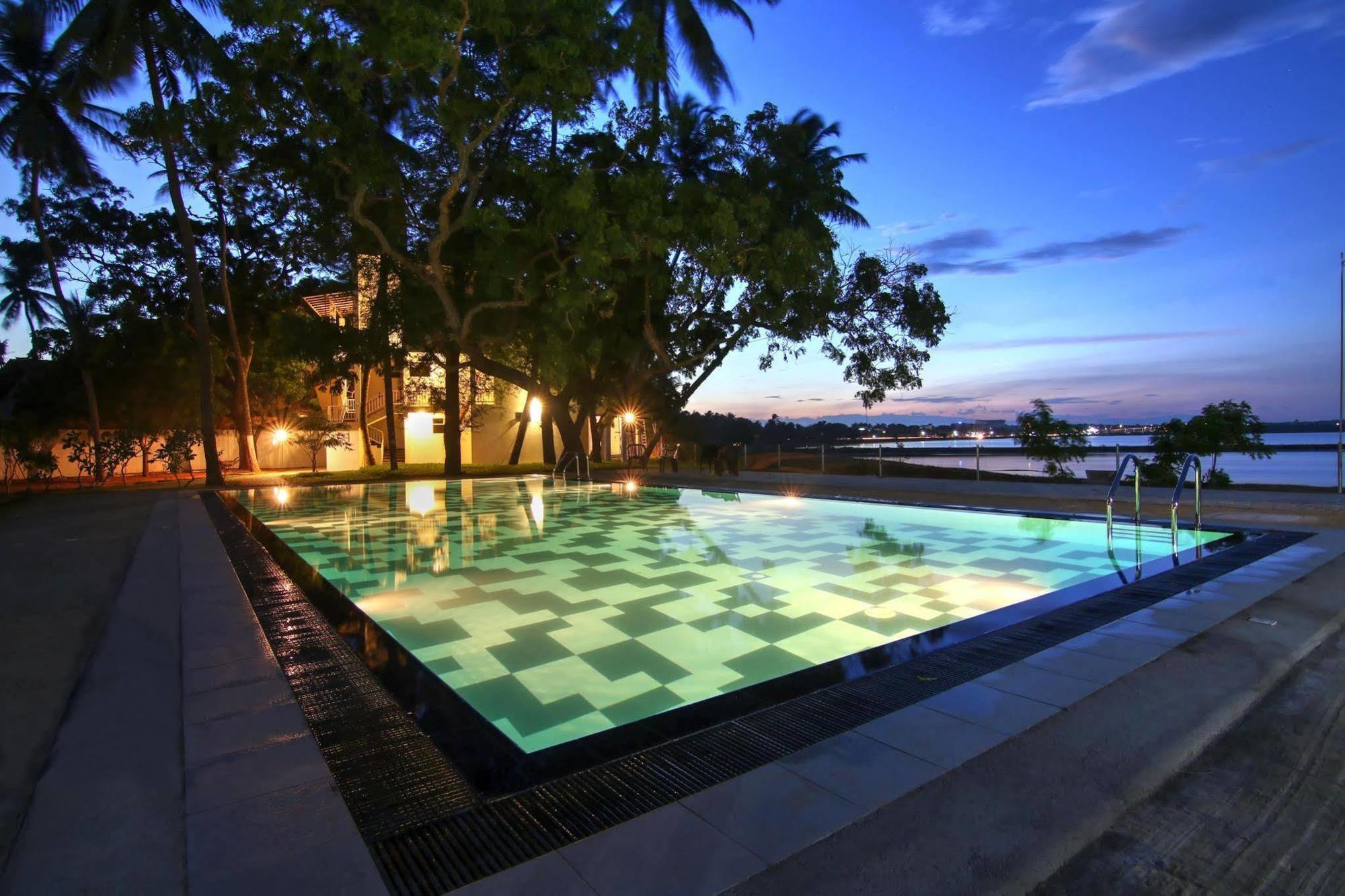 Jade Green Hotel Hambantota Extérieur photo